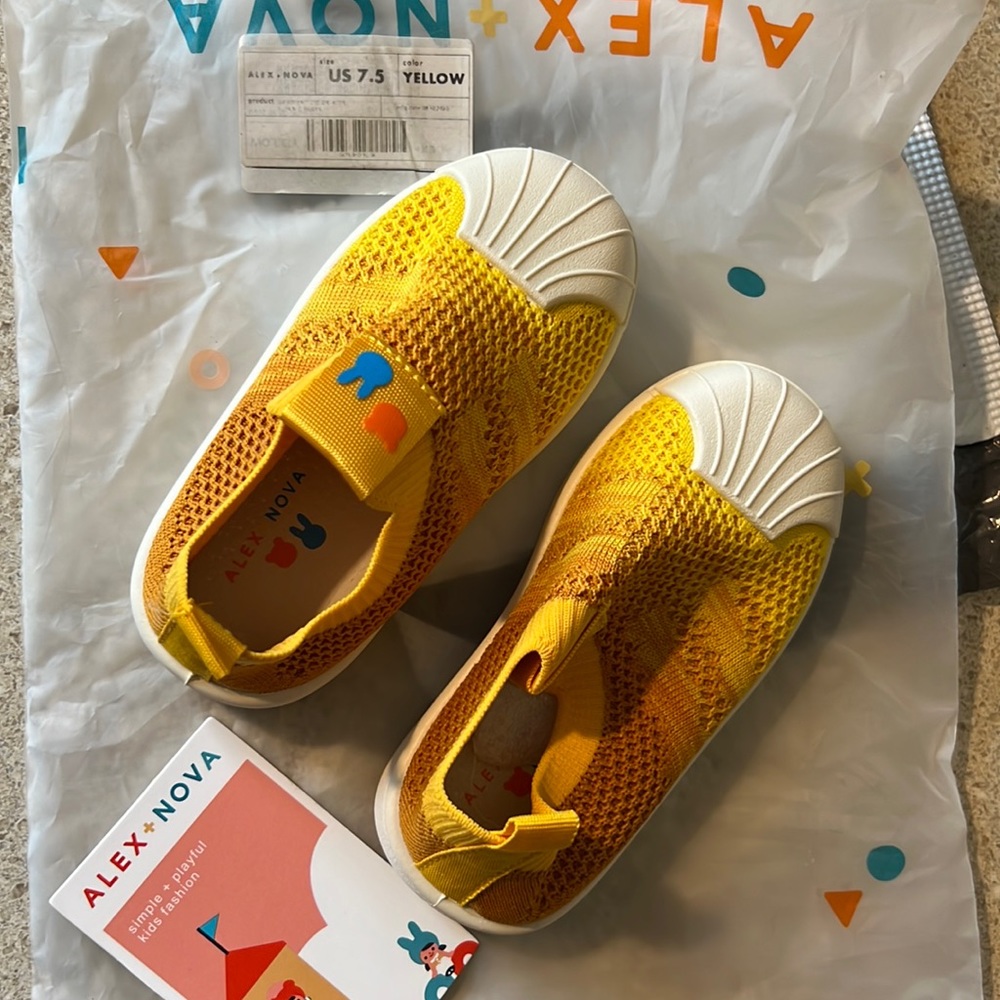 Alex and nova kids shoes size 7.5 new with tags